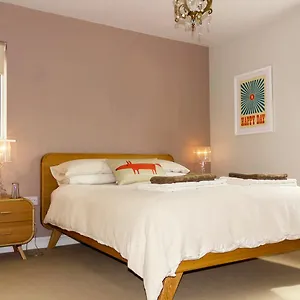 Walton Crescent , Winford United Kingdom